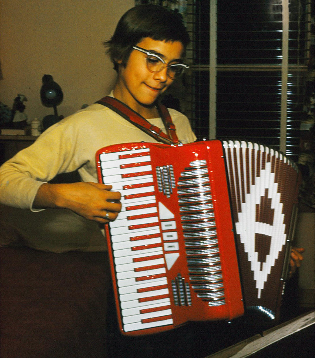 Photo of Linda with her accordian