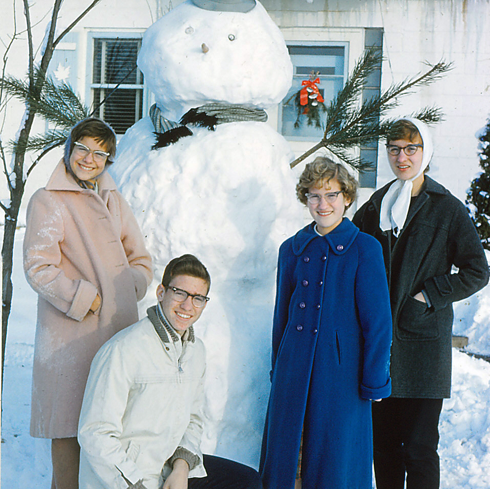 Photo of Linda, Tony, Leslie and Judy with Snowman